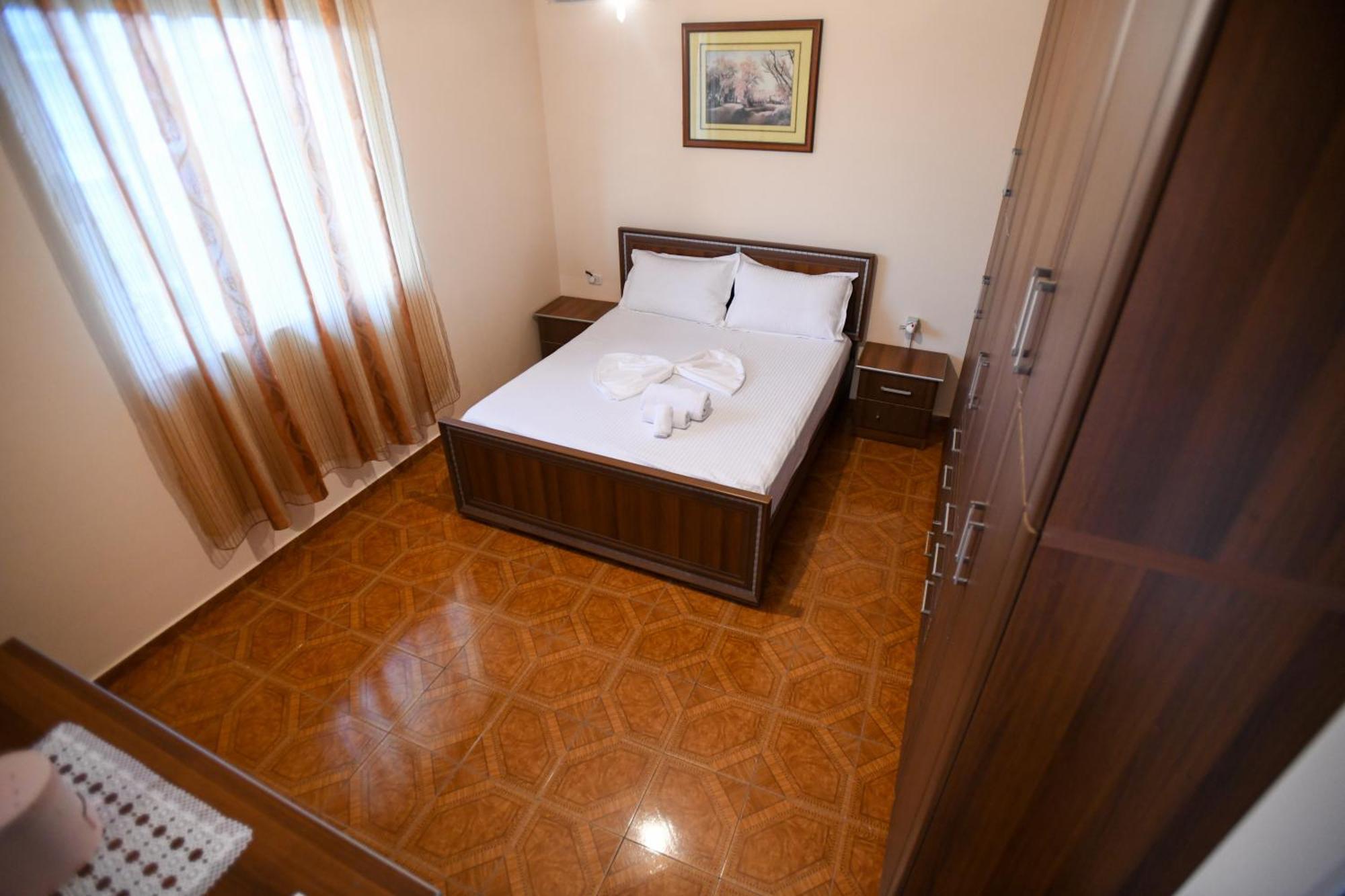 Apartment Darlin Berat Exterior photo