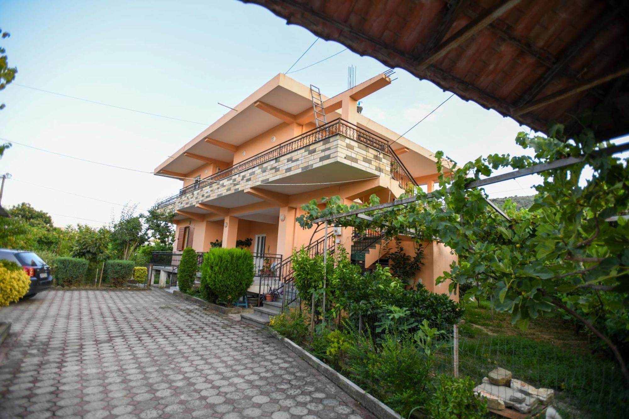 Apartment Darlin Berat Exterior photo