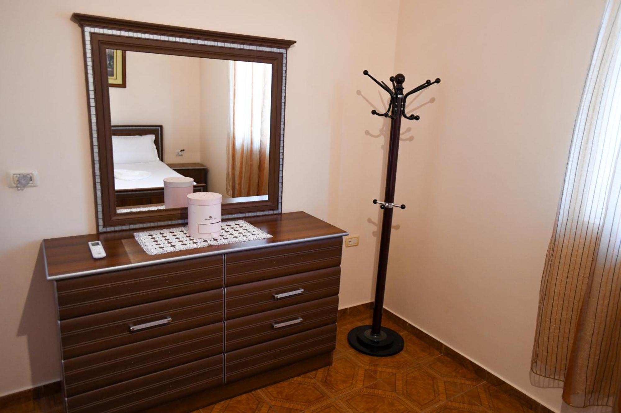 Apartment Darlin Berat Exterior photo