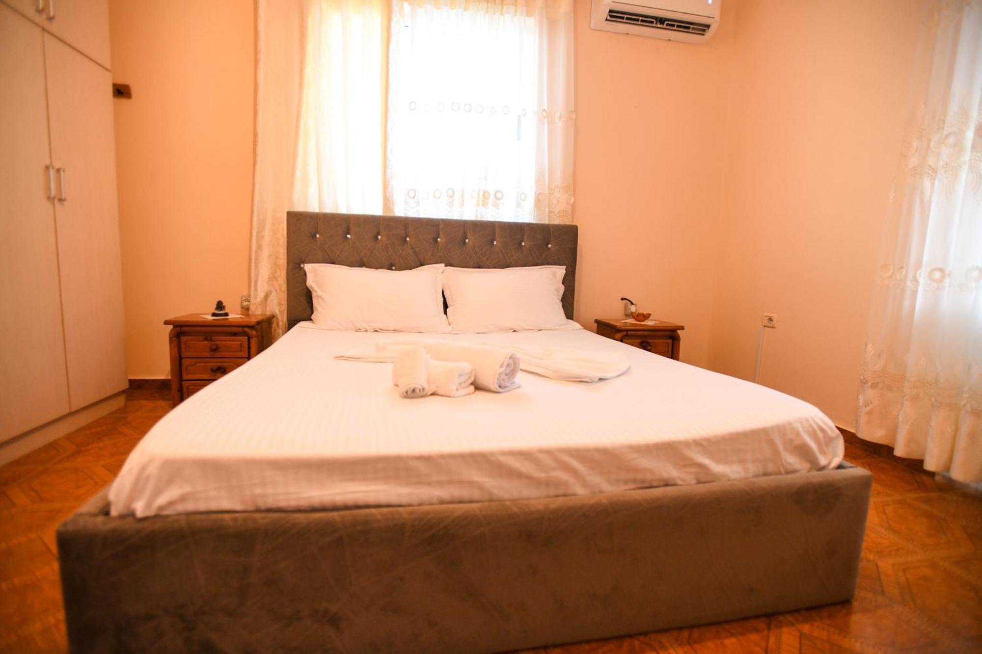 Apartment Darlin Berat Exterior photo